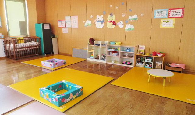 子育て支援施設の遊戯室